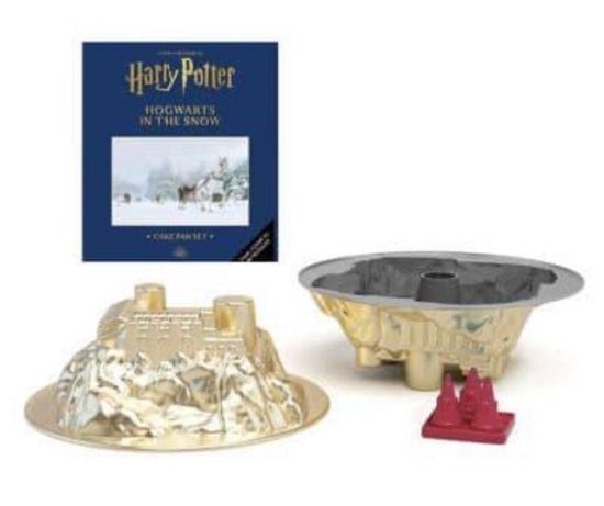 Cover for Insight Editions · Harry Potter: Hogwarts in the Snow Cake Pan Set (Bok) (2024)