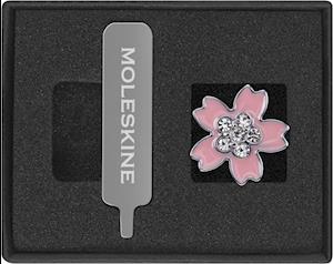 Cover for Moleskine Sakura 2025 Crystal Flower Pin (MERCH) (2025)