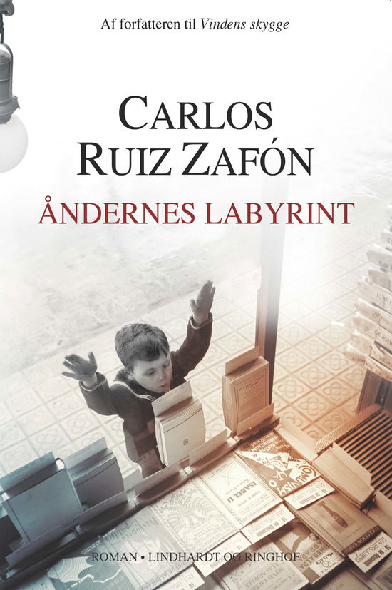 Cover for Carlos Ruiz Zafón · Åndernes labyrint (Bound Book) [4º edição] (2025)