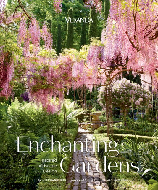 Cover for Stephanie Hunt · Veranda Enchanting Gardens: Inspired Landscape Design (Hardcover bog) (2025)