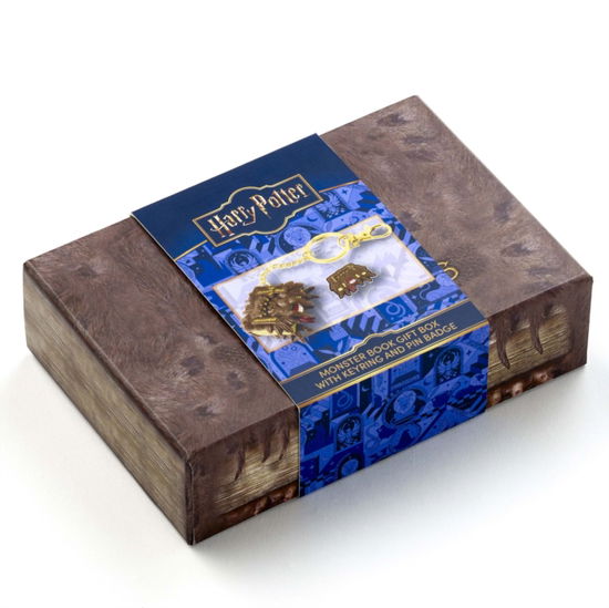 Cover for Harry Potter · Harry Potter Monster Book Gift Box With Monster Book Keyring And Pin Badge (Chaveiro) (2025)