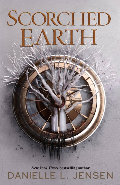 Cover for Danielle L. Jensen · Scorched Earth - Dark Shores (Hardcover bog) (2025)