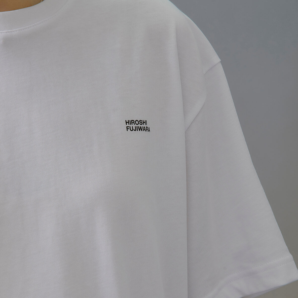 Newjeans x Hiroshi Fujiwara - White T-shirt - NEWJEANS - Marchandise - Ador Co. - 8809986355829 - 1 octobre 2024